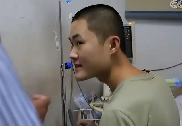 李宏达也变得比同龄人更为敏感小心,虽明知大伯一家并没有区别对待他