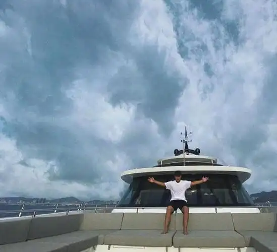 释小龙晒出自己的豪宅虽然知名度远不如从前但生活依然奢华