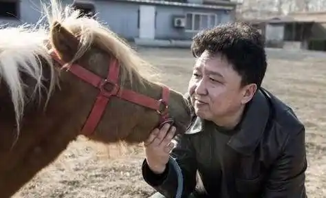 原创51岁于谦北电毕业的相声皇后如何坐拥小10岁娇妻