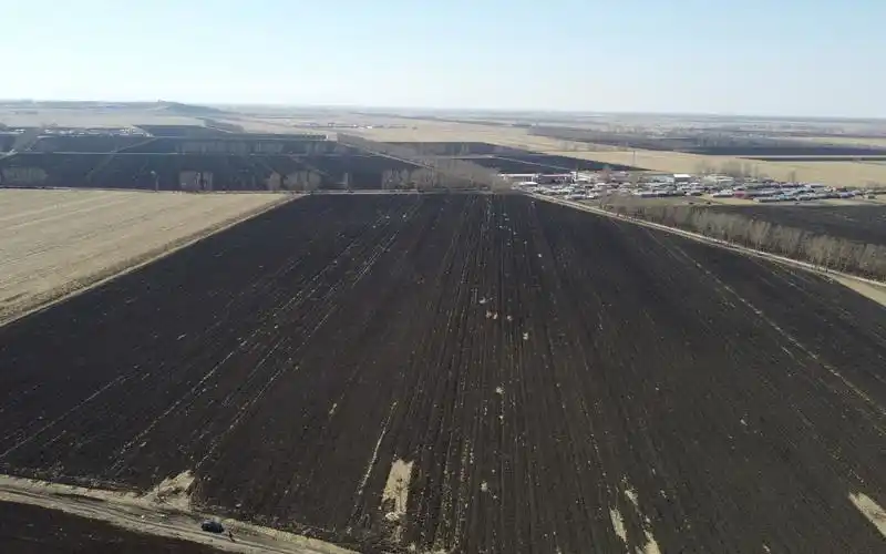 广袤的东北黑土地.新京报记者 王巍 摄