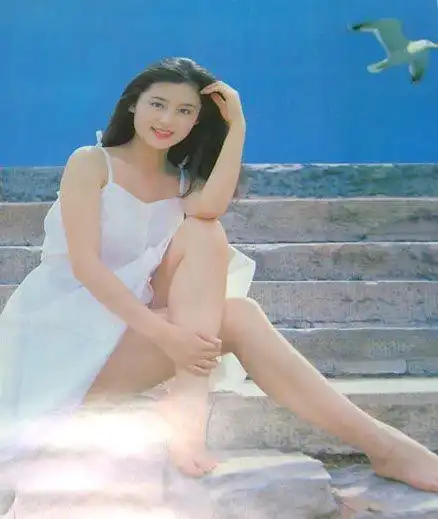 我知道这很肤浅但我真的只爱陈红年轻时的容颜