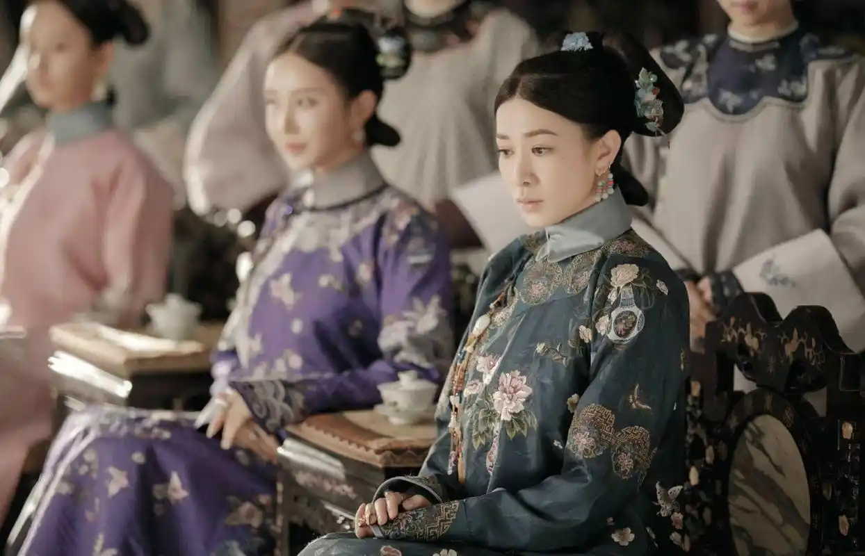 清朝女子其实穿得很素雅,电视剧都把我们欺骗了