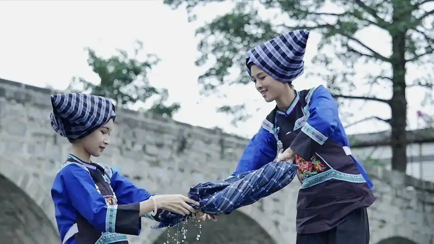 穿在身上的历史,布依族服饰文化