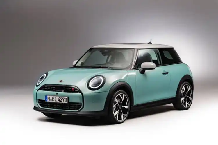 全新minicooper燃油版官图发布延续经典设计