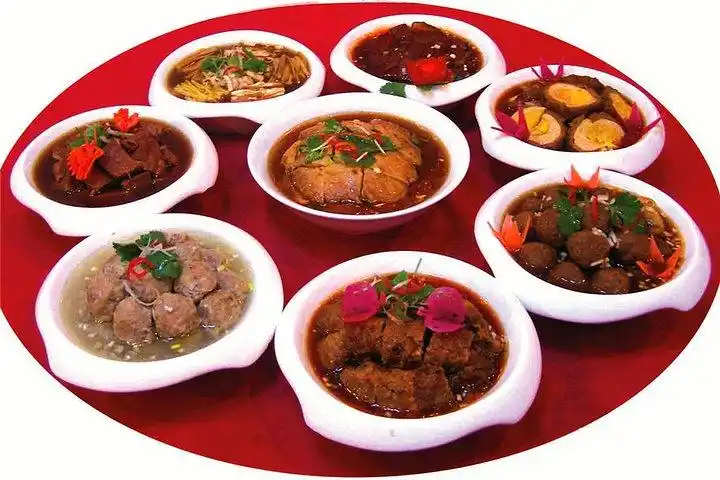 乔家满族八大碗之于承德八大碗就如全聚德之于北京烤鸭,乔家满族八