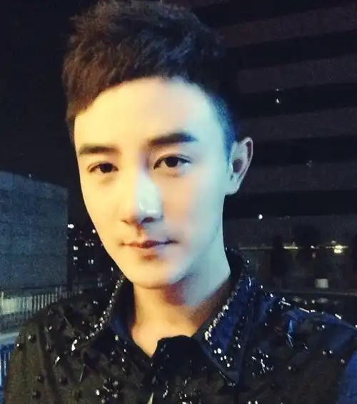 张倬闻整容照片 前后对比照疑外流 图片