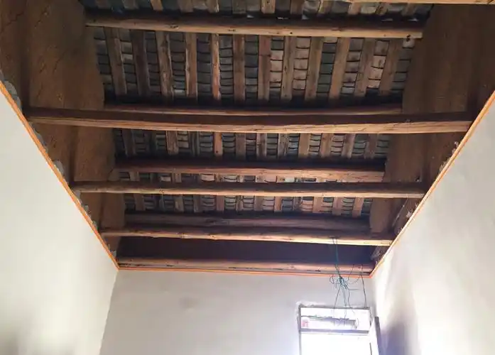 小伙怒改深山破旧土房过上世外桃源理想生活