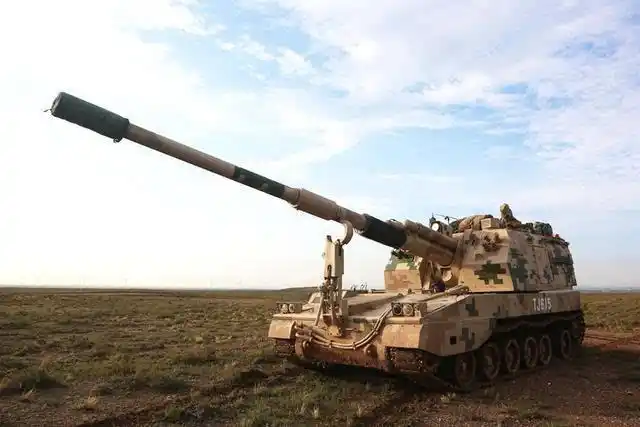 资料图:参加演习的155自行火炮