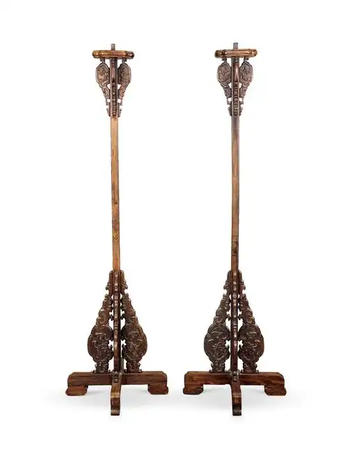 清乾隆紫檀夔龙纹宫灯架(一对)