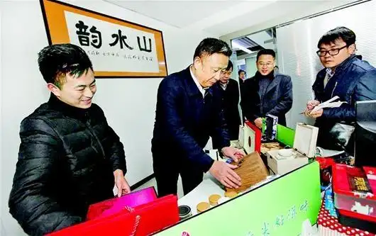 前天谷城暴雪,县委书记伍义兵去了这么多地方