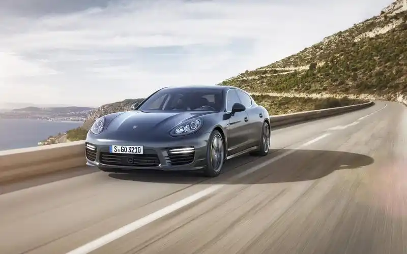 2014保时捷panamera turbo s壁纸高清原图查看