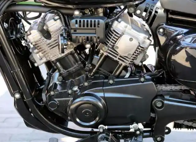 300级城市巡航摩托前后碟刹配absv型双缸水冷发动机30匹马力