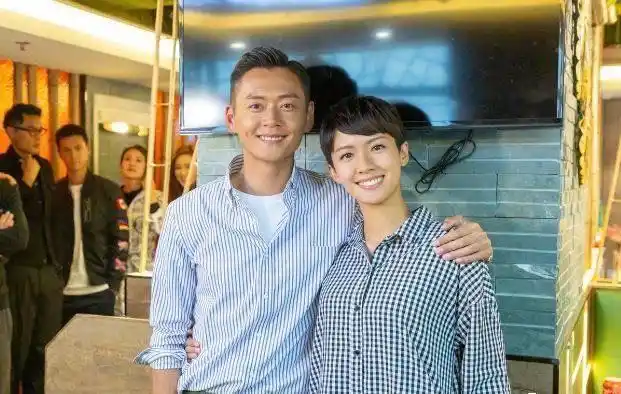 蔡思贝在拍摄《踩过界》时被指和张振朗狂放点,更借故"挨身挨势"向