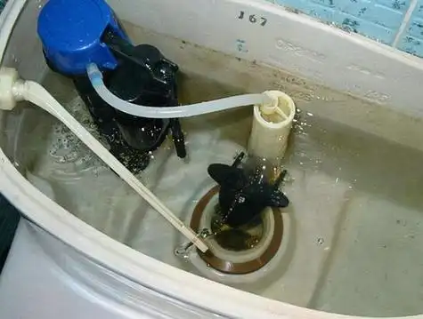 马桶水箱不上水一直响怎么办