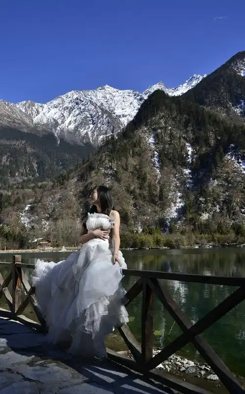 毕棚沟人物写真照片-毕棚沟风景区 景点图片-毕棚沟枫叶图片雪景(19p)