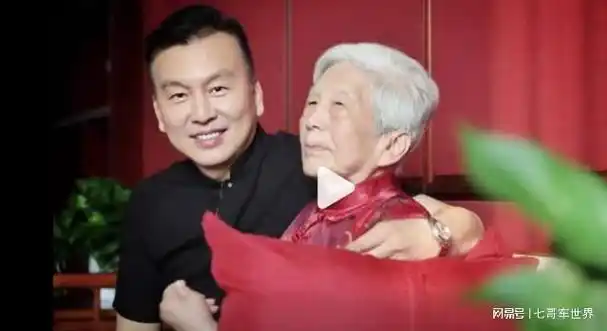 张泽群母亲去世第二日悲痛歌唱声嘶力竭妻子依旧拒现身