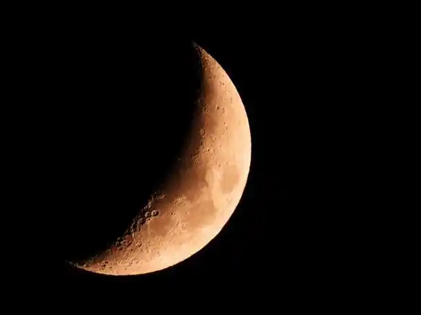 晚上看着月亮的文案伤感