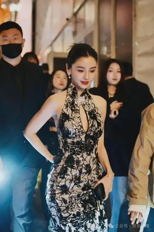 angelababy深v高调复出惨被降咖位满脸憔悴难堪