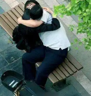 富士康附近房东涨房租,害苦小情侣只能搬回宿舍,快捷酒店老板笑了