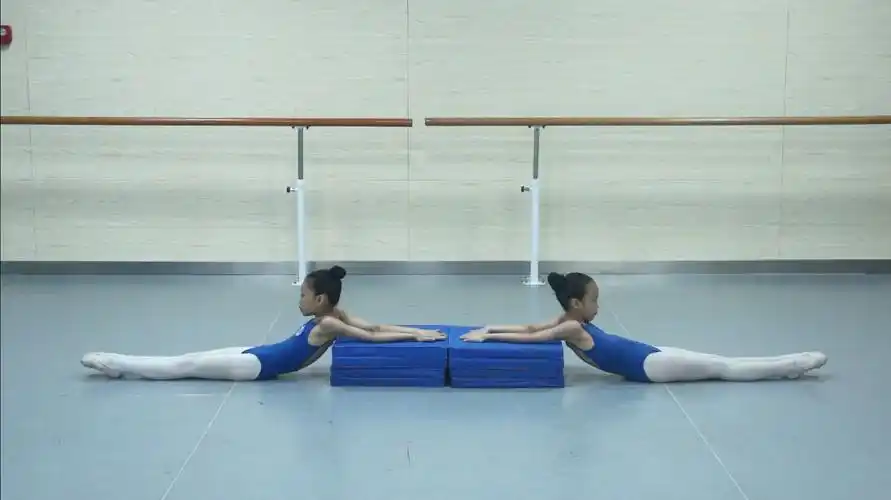 下腰抱腿 站立扳后腿前腿旁腿,凤舞课堂少儿基本功中级班高效出成绩