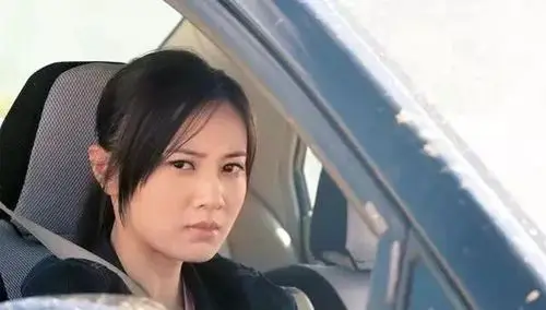 而朱晨丽本身非动作演员出身,但为了演好这个角色,她是真的很拼.