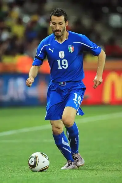 p>詹卢卡·赞布罗塔(gianluca zambrotta),1977年2月19日生于意大利