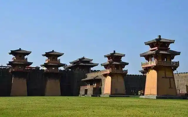 其实,秦国的宫殿也不只有咸阳宫和大家所熟知的阿房宫,从图一可以看出