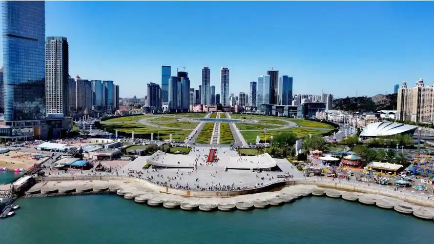 航拍中国辽宁省大连市星海广场