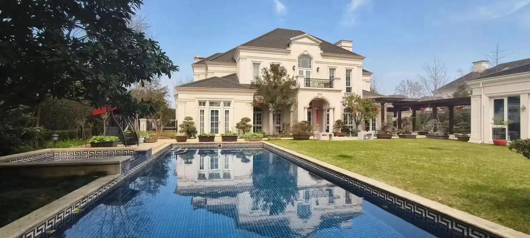 杭州绿城桃花源法式山景别墅 优雅嵌入心里.