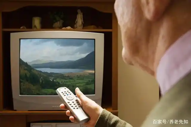 老年人看电视对健康危害大!不看电视还能干啥?3条建议