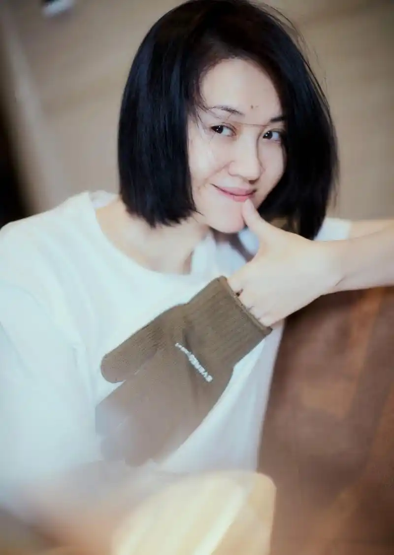 6750岁许晴剪款短发发型,气质都不一样年轻了20岁,时尚又高级