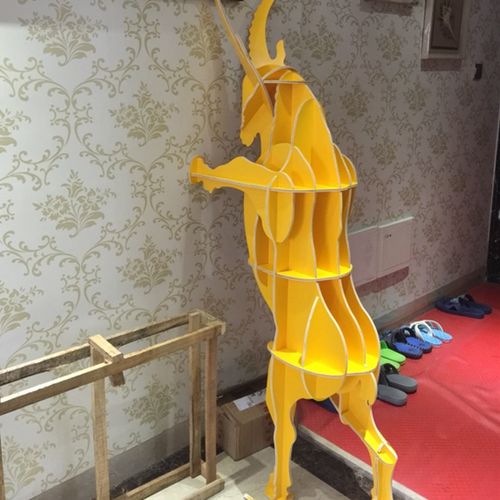 愤怒的山羊造型摆件立体动物书架玄关摆件橱窗展架落地简约装饰架