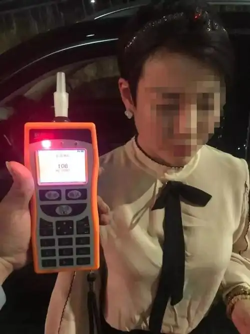 以为离家近开车没问题深圳一女司机因醉驾被刑事拘留