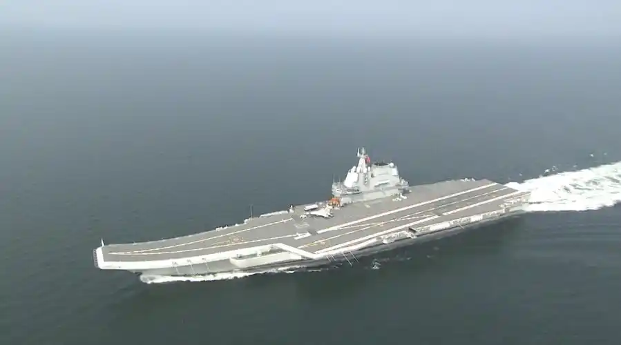 国产航母山东舰启航# 】我国第一艘国产航空母舰山东舰今日下午在