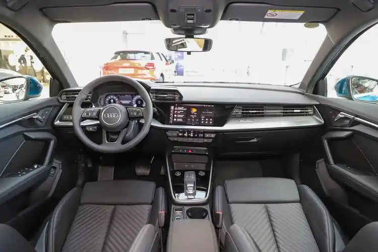 奥迪a3内饰-轴距-动力-易车