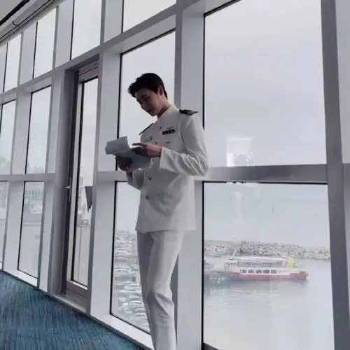 李钟硕  #电影分贝  电影《分贝》工作人员更新李钟硕幕后图全大未