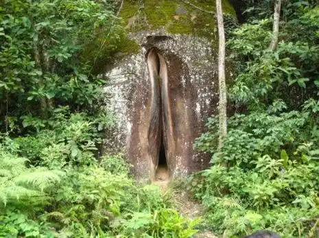 韶关丹霞山阴阳石图片