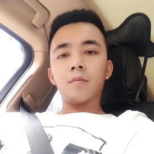 诚实善良开朗男青年头像