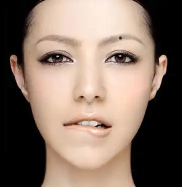 耳朵上长痣代表什么,30岁之后飞黄腾达