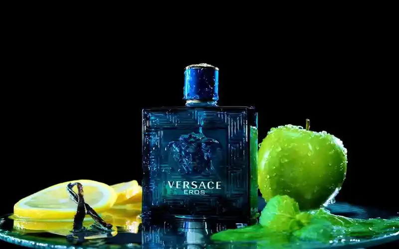 范思哲高清香水广告1080pversaceerosparfumbottlemv