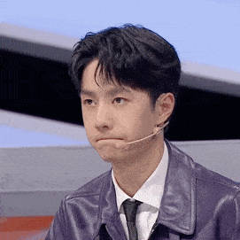 王一博华彩现场抿嘴委屈表情直拍分享 都不要再欺负这么可爱的猪猪了