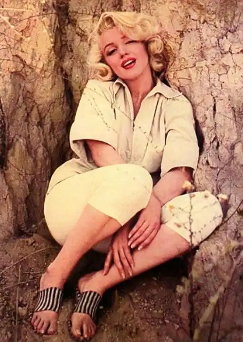 梦露死因成机密 传其流产10多次有6个脚趾