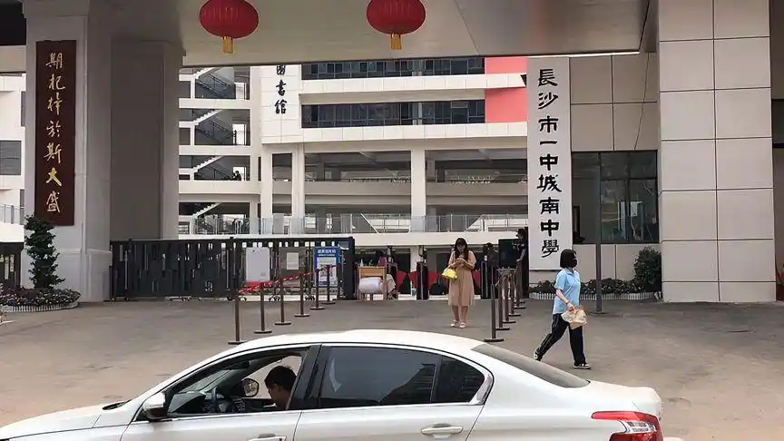 新建长沙市一中城南中学,校园工程完成一半就匆匆开学,是为什么-vlog