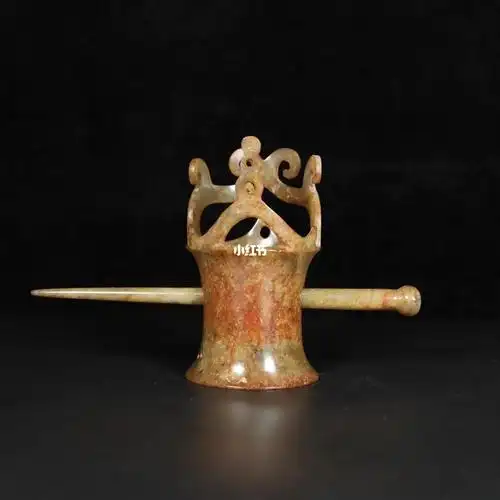 旧藏  和田玉发箍,玉质细腻油润,包浆老道,细节如图所示,尺寸 9.8×5.