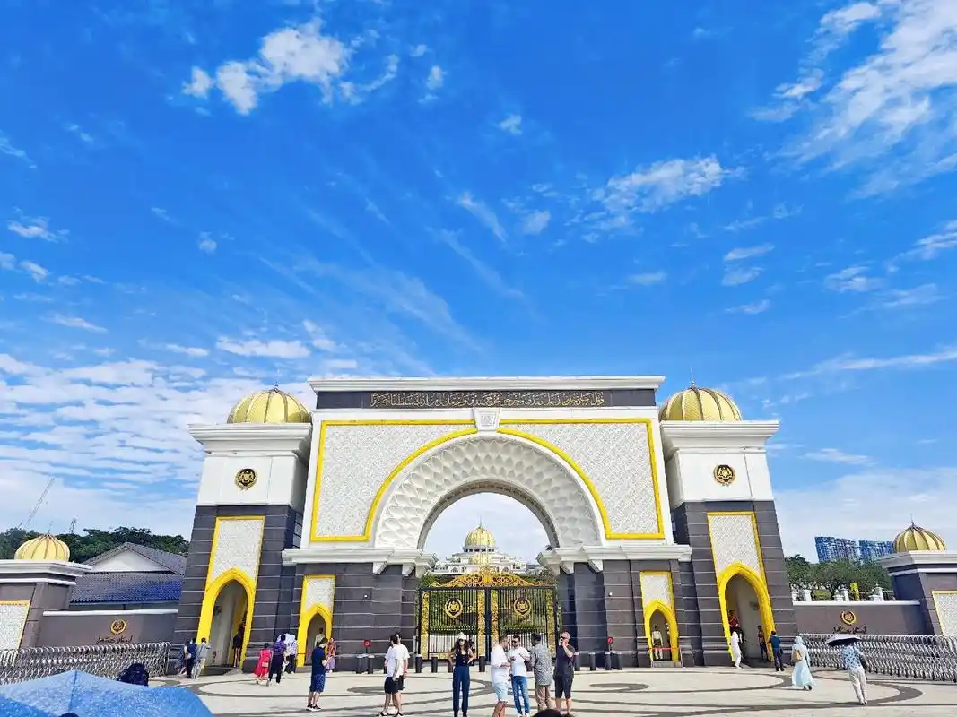 宏伟辉煌的文化地标,马来西亚苏丹皇宫.来到马来西亚,除了美食 - 抖音