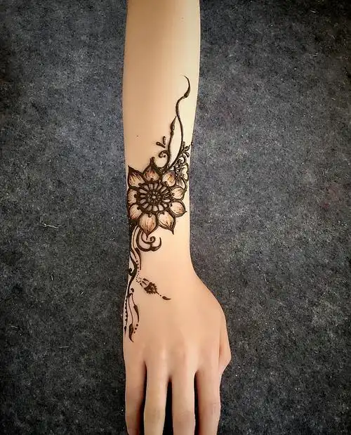 适合女生的手臂时尚海娜纹身刺青