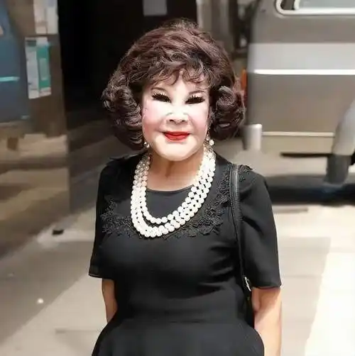 91岁香港名老戏骨黄夏蕙宣布移民,整容失败与丈夫恩爱近40年_腾讯新闻