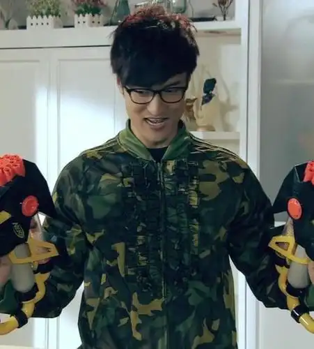 王传君-关谷神奇,《爱情公寓4》剧照,adidas originals jeremy scott