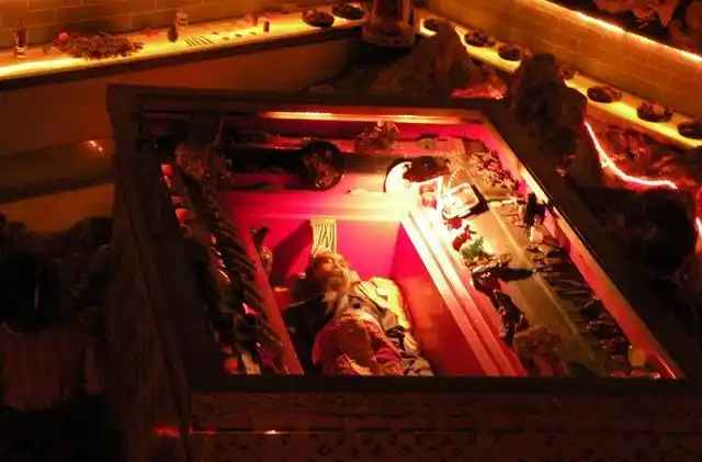 秦始皇的死有两种说法,一种是证据论者支持病死,一种是阴谋论者支持他