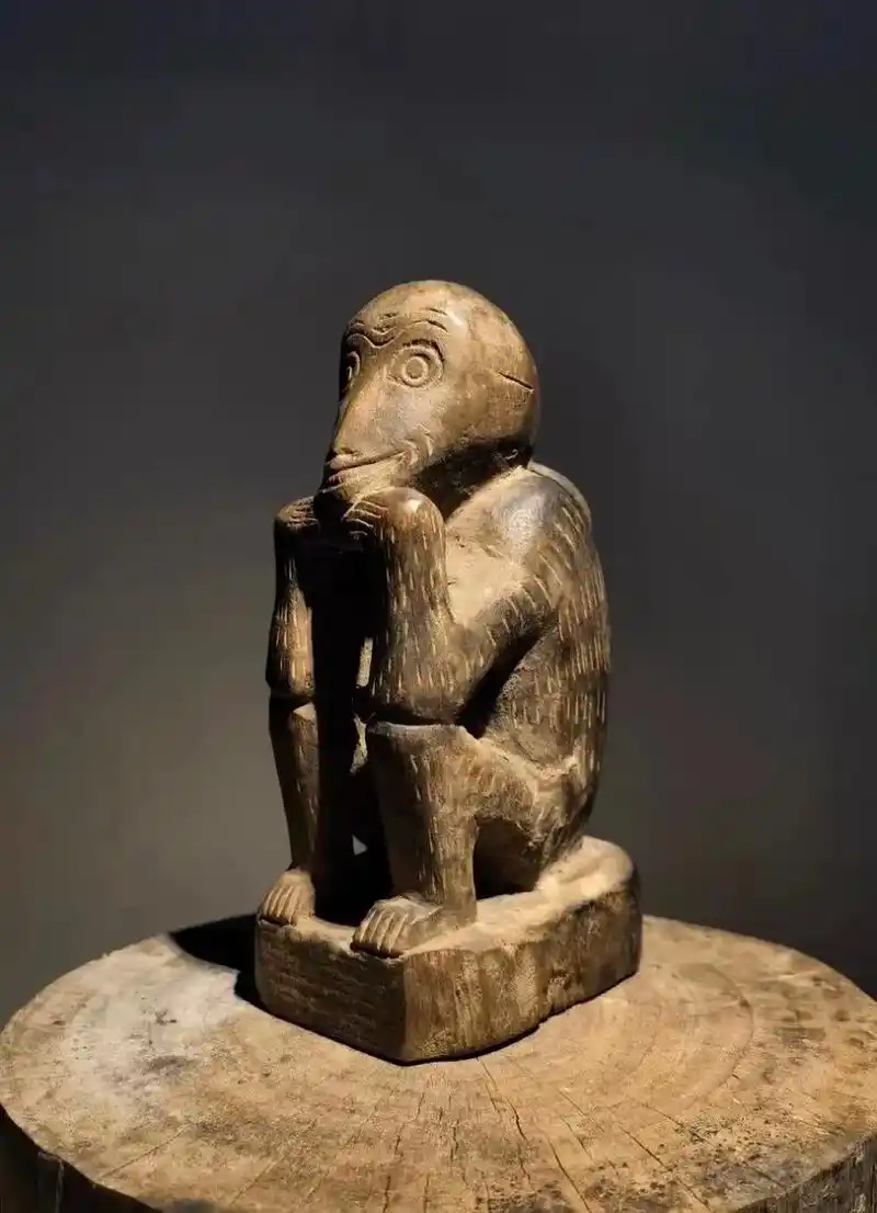 清代老木雕猴, 皮壳一流雕工犀利,造型古朴味道十足.背后原 - 抖音